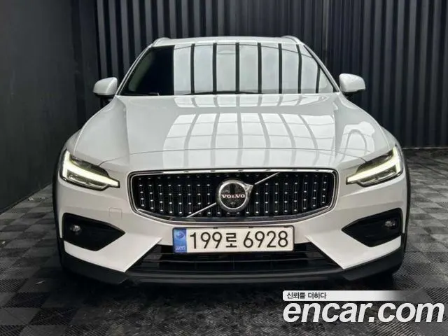 VOLVO V60 CROSS COUNTRY 2023