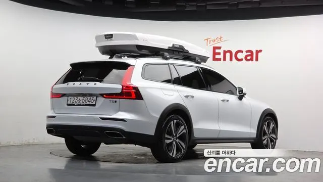 VOLVO V60 CROSS COUNTRY 2020 — 94 150 км, белый, Корея — под ключ — фото 1