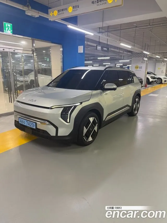 KIA EV3 2025 — 38 228 км, светло-серебристый, Корея — под ключ — фото 2