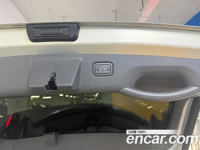 KIA EV3 2025 — 38 228 км, светло-серебристый, Корея — под ключ — фото 10