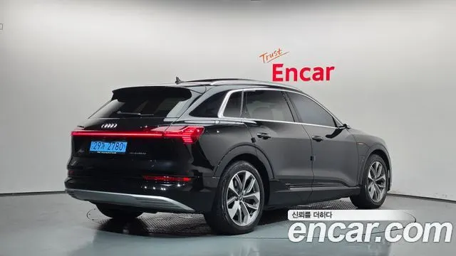 AUDI E-TRON 2022