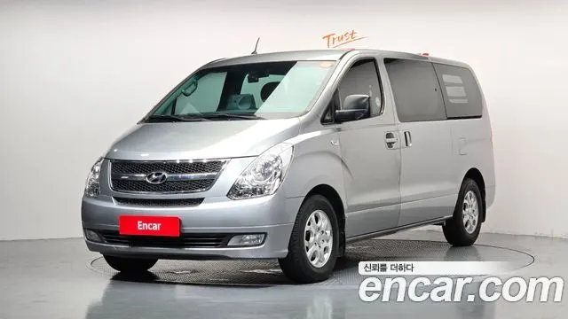 HYUNDAI GRAND STAREX 2016 — 189 562 км, серебристый, Корея — под ключ — фото 1