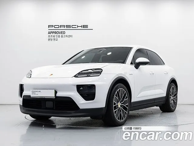 PORSCHE MACAN 2025