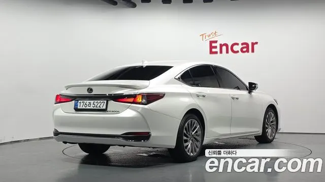 LEXUS ES300H 2026