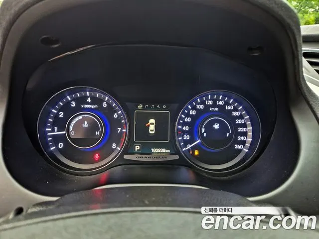HYUNDAI GRANDEUR 2016 — 180 938 км, серебристо-серый, Корея — под ключ — фото 10