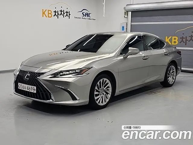 LEXUS ES300H 2025