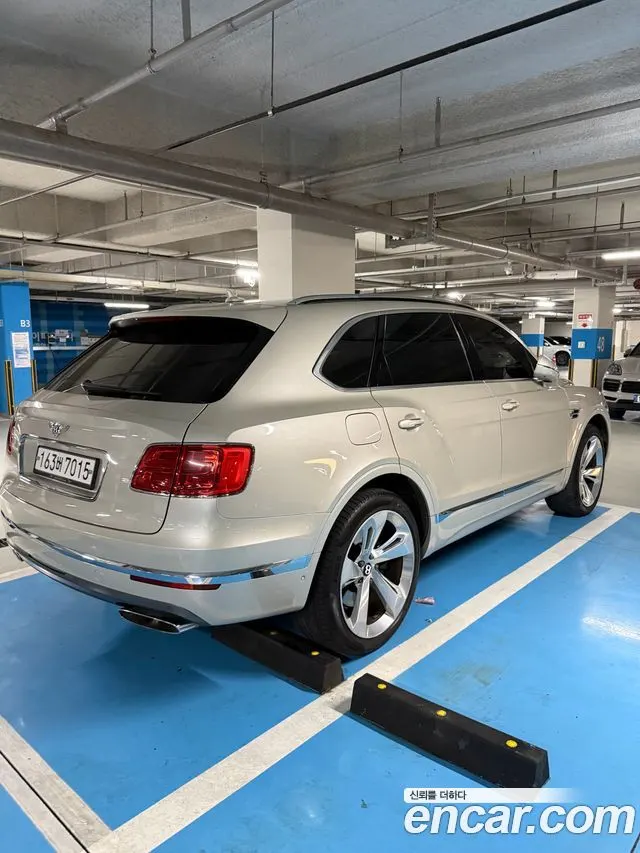 BENTLEY BENTAYGA 2017 — 71 000 км, белый-перламутр, Корея — под ключ — фото 4