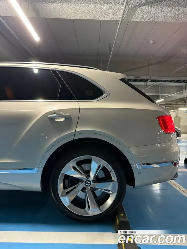 BENTLEY BENTAYGA 2017 — 71 000 км, белый-перламутр, Корея — под ключ — фото 5