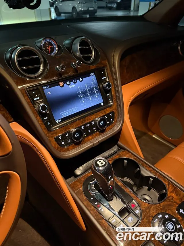 BENTLEY BENTAYGA 2017 — 71 000 км, белый-перламутр, Корея — под ключ — фото 7