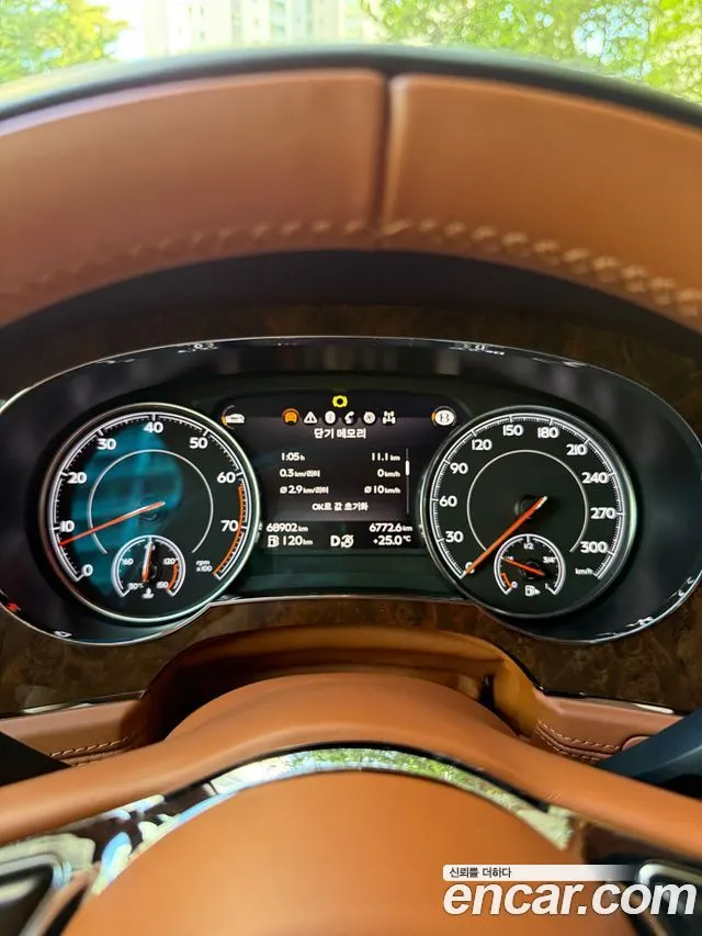 BENTLEY BENTAYGA 2017 — 71 000 км, белый-перламутр, Корея — под ключ — фото 8