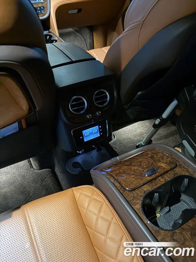 BENTLEY BENTAYGA 2017 — 71 000 км, белый-перламутр, Корея — под ключ — фото 10