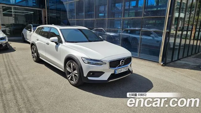 VOLVO V60 CROSS COUNTRY 2021