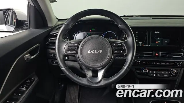 KIA NIRO PLUS 2023 — 67 398 км, белый, Корея — под ключ — фото 12