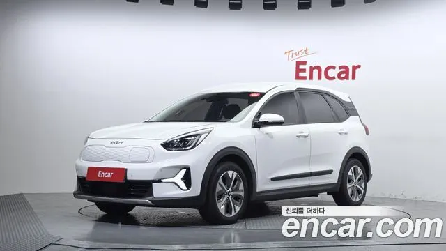 KIA NIRO PLUS 2023 — 169 357 км, белый, Корея — под ключ — фото 1