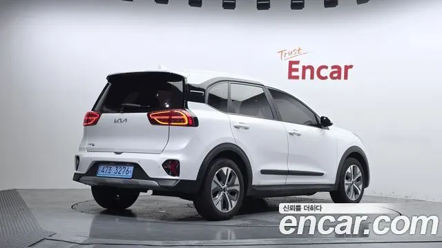 KIA NIRO PLUS 2023 — 169 357 км, белый, Корея — под ключ — фото 2
