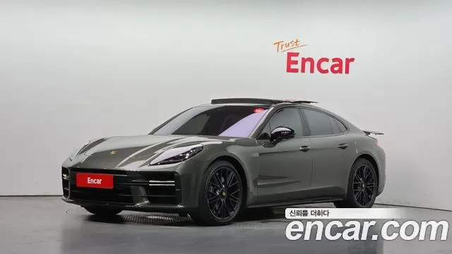 PORSCHE PANAMERA 976 2025