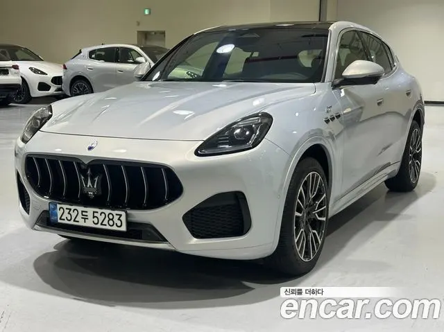 MASERATI GRECALE 2024 — 6 000 км, светло-серебристый, Корея — под ключ — фото 1