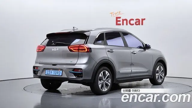 KIA NIRO 2022 — 36 038 км, серебристо-серый, Корея — под ключ — фото 1