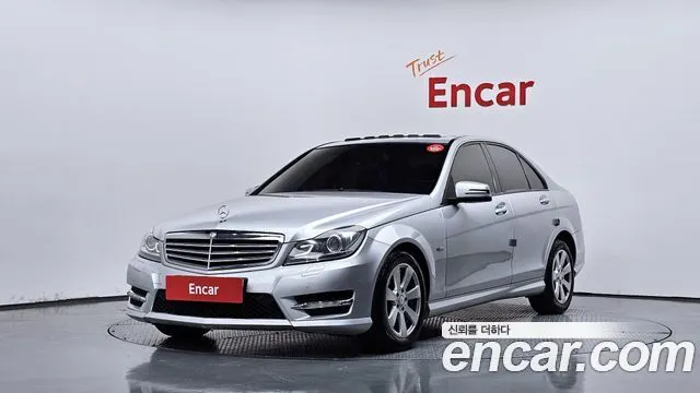 MERCEDES-BENZ C-CLASS W204 2012 — 219 645 км, серебристый, Корея — под ключ — фото 1