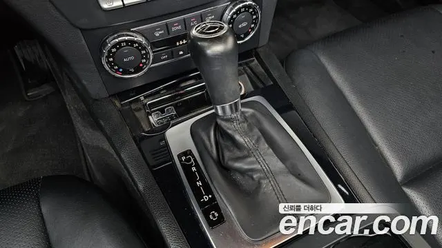 MERCEDES-BENZ C-CLASS W204 2012 — 219 645 км, серебристый, Корея — под ключ — фото 9
