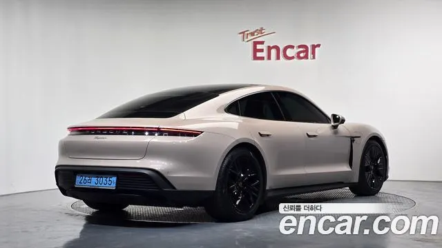 PORSCHE TAYCAN 2022 — 55 833 км, белый-перламутр, Корея — под ключ — фото 1