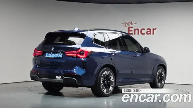 BMW IX3 2025