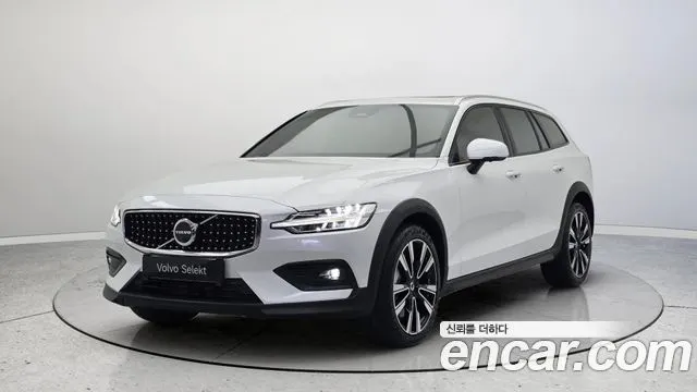 VOLVO V60 CROSS COUNTRY 2024