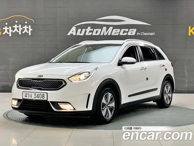 KIA NIRO 2018 — 123 650 км, белый, Корея — под ключ — фото 1