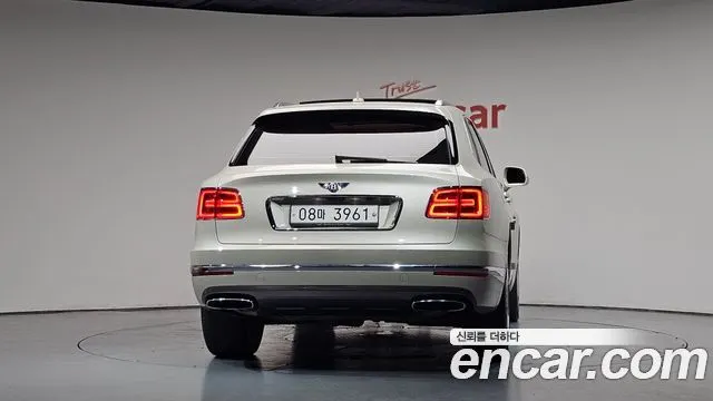 BENTLEY BENTAYGA 2018 — 38 696 км, белый-перламутр, Корея — под ключ — фото 4