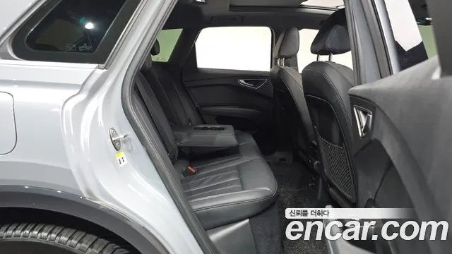 AUDI Q4 E-TRON 2022 — 102 637 км, серый, Корея — под ключ — фото 12