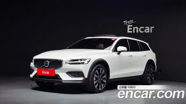 VOLVO V60 CROSS COUNTRY 2025
