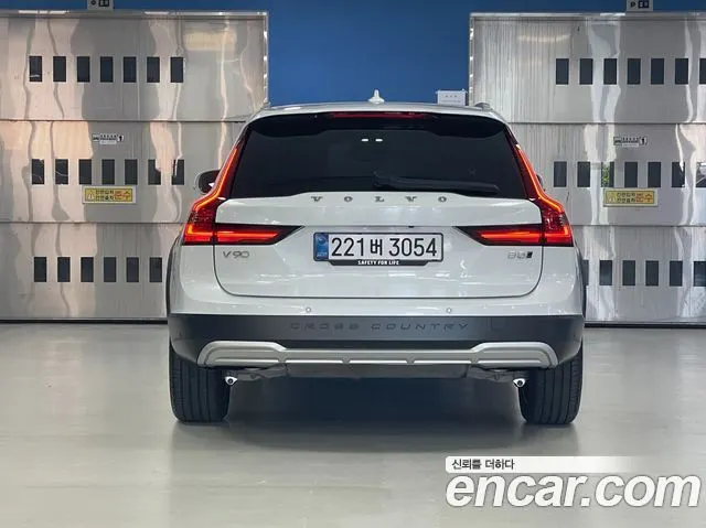 VOLVO V90 CROSS COUNTRY 2025 — 16 207 км, белый, Корея — под ключ — фото 4