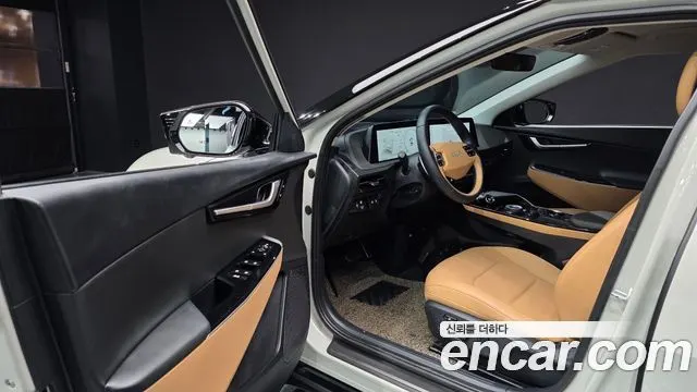 KIA EV6 2023 — 49 081 км, белый-перламутр, Корея — под ключ — фото 10