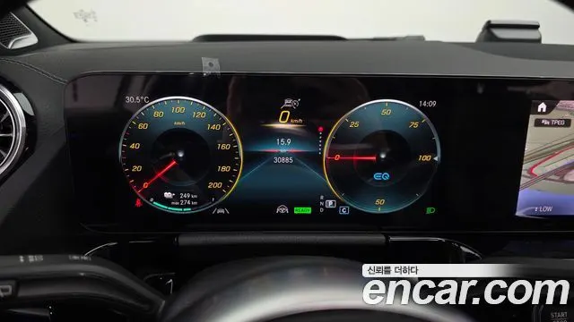 MERCEDES-BENZ EQA H243 2023 — 30 885 км, белый, Корея — под ключ — фото 8