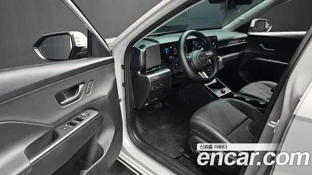 HYUNDAI KONA ELECTRIC 2023 — 28 672 км, серебристо-серый, Корея — под ключ — фото 11
