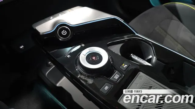 KIA EV6 2023 — 69 924 км, серебристо-серый, Корея — под ключ — фото 9