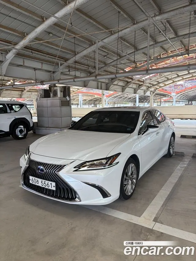 LEXUS ES300H 2019 — 73 971 км, белый, Корея — под ключ — фото 1