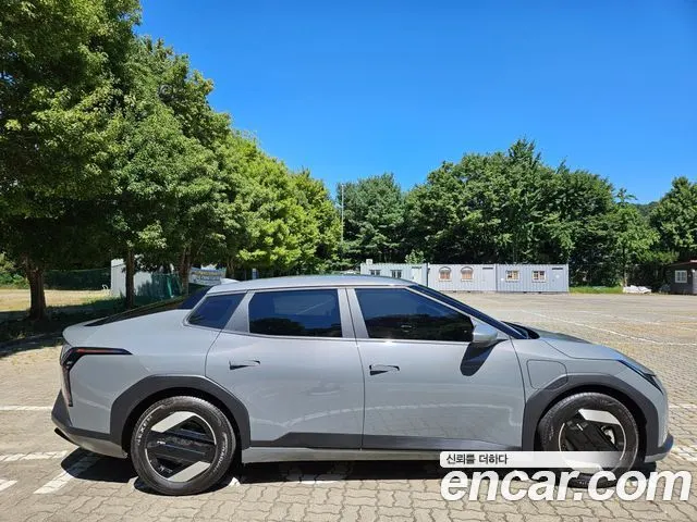 KIA EV4 2026 — 14 677 км, серебристо-серый, Корея — под ключ — фото 6
