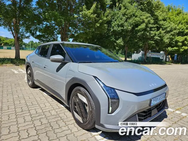 KIA EV4 2026 — 14 677 км, серебристо-серый, Корея — под ключ — фото 7
