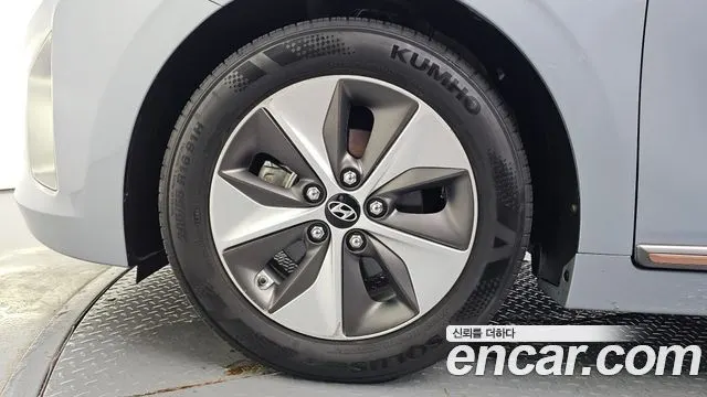 HYUNDAI IONIQ ELECTRIC 2017 — 172 249 км, светло-серебристый, Корея — под ключ — фото 5