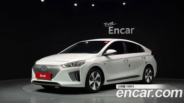 HYUNDAI IONIQ ELECTRIC 2018 — 160 016 км, белый, Корея — под ключ — фото 1