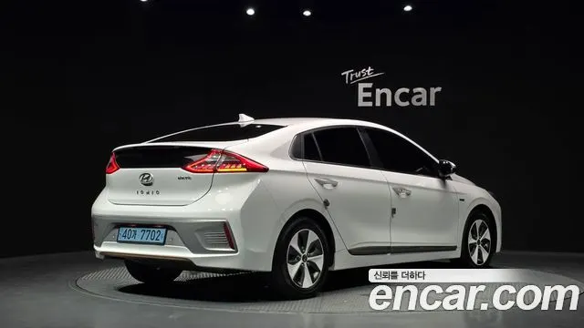 HYUNDAI IONIQ ELECTRIC 2018 — 160 016 км, белый, Корея — под ключ — фото 2