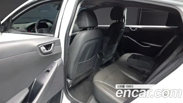 HYUNDAI IONIQ ELECTRIC 2018 — 160 016 км, белый, Корея — под ключ — фото 11