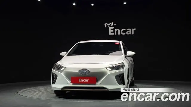 HYUNDAI IONIQ ELECTRIC 2018 — 160 016 км, белый, Корея — под ключ — фото 3