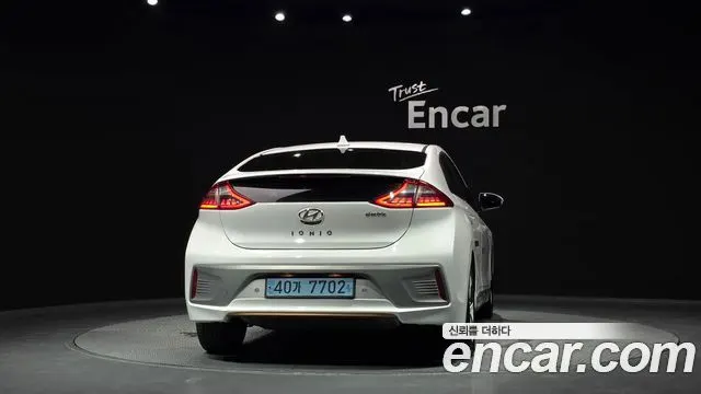 HYUNDAI IONIQ ELECTRIC 2018 — 160 016 км, белый, Корея — под ключ — фото 4