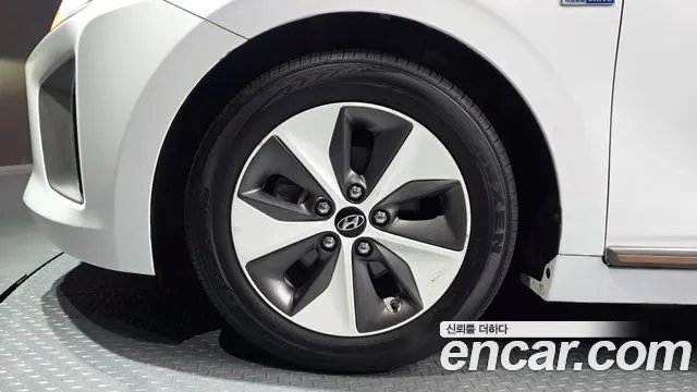 HYUNDAI IONIQ ELECTRIC 2018 — 160 016 км, белый, Корея — под ключ — фото 5
