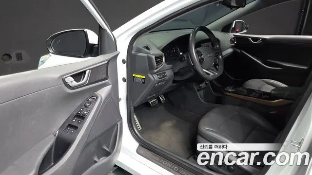 HYUNDAI IONIQ ELECTRIC 2018 — 160 016 км, белый, Корея — под ключ — фото 10