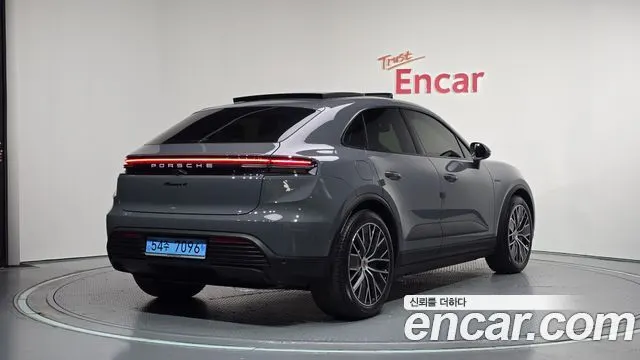PORSCHE MACAN EV 2025