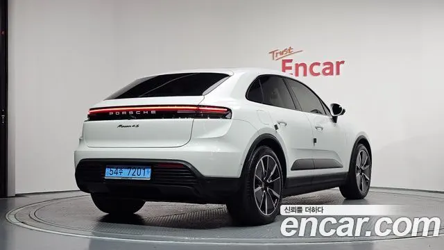 PORSCHE MACAN EV 2025