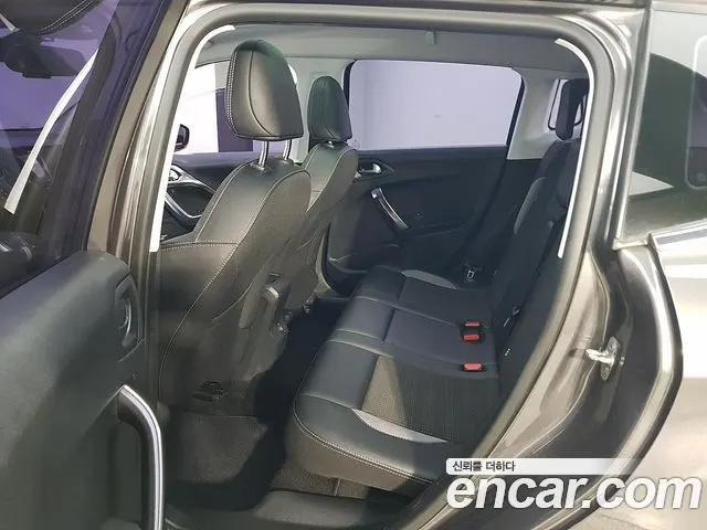 PEUGEOT 2008 2017 — 123 093 км, серебристо-серый, Корея — под ключ — фото 9